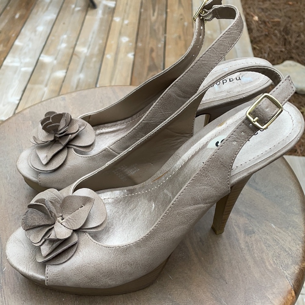 Madden Girl Peep Toe Platform Heels G Iris Sz 9.5